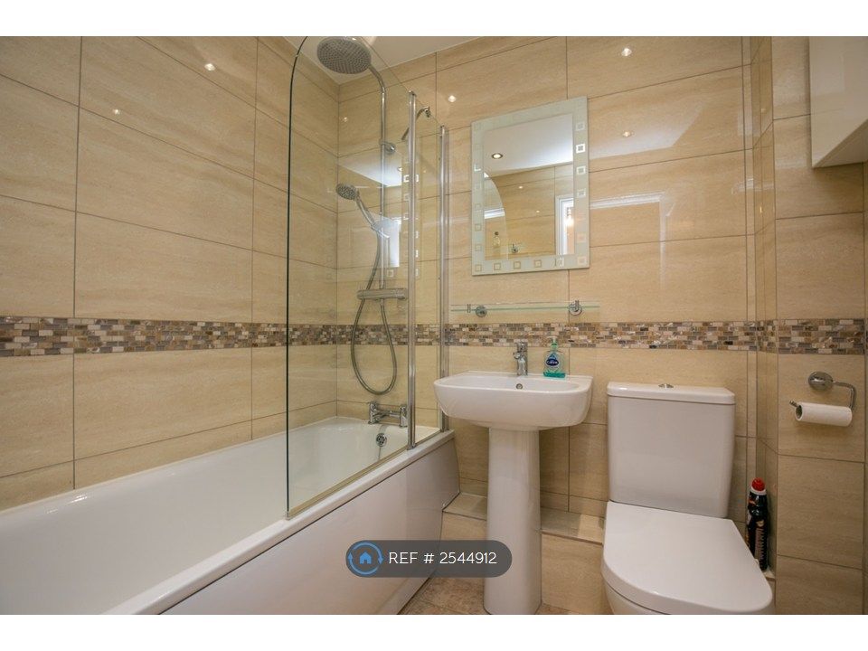 Property photo 2 of 15 Bathroom2