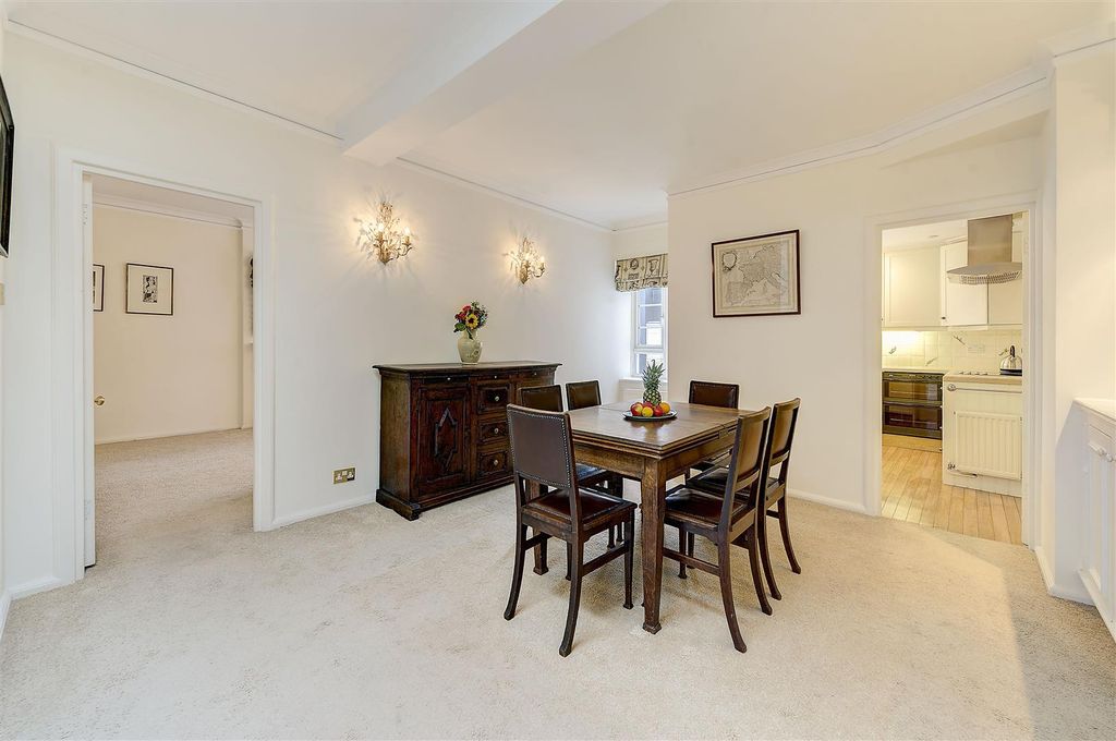 Property photo 3 of 14 41 Westminster Gardens 373608 Din.Jpg