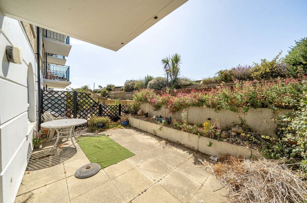 Property photo 3 of 16 Picture No. 17