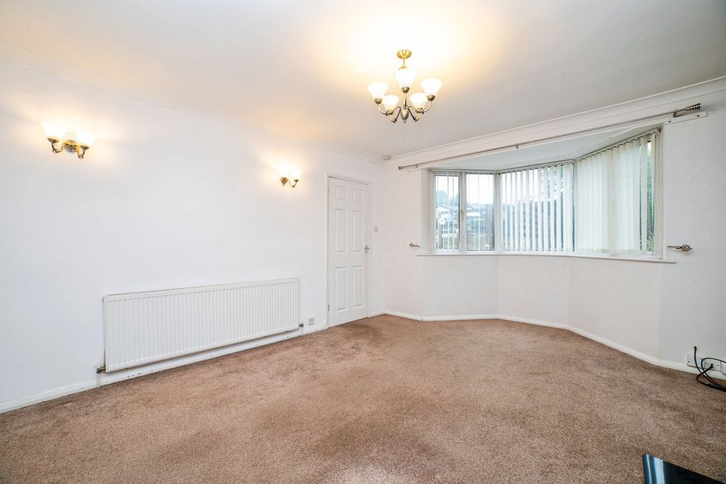 Property photo 3 of 17 Lounge