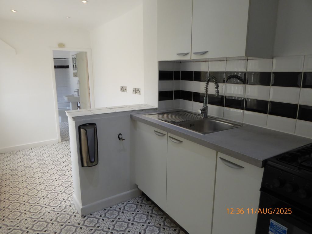 Property photo 2 of 8 Kitchen &amp; Dining Area