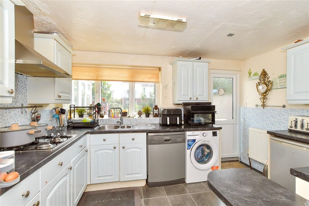 Property photo 3 of 9 Kitchen