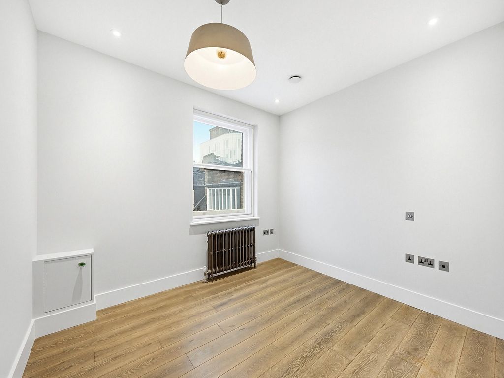 Property photo 3 of 13 Rupert Court