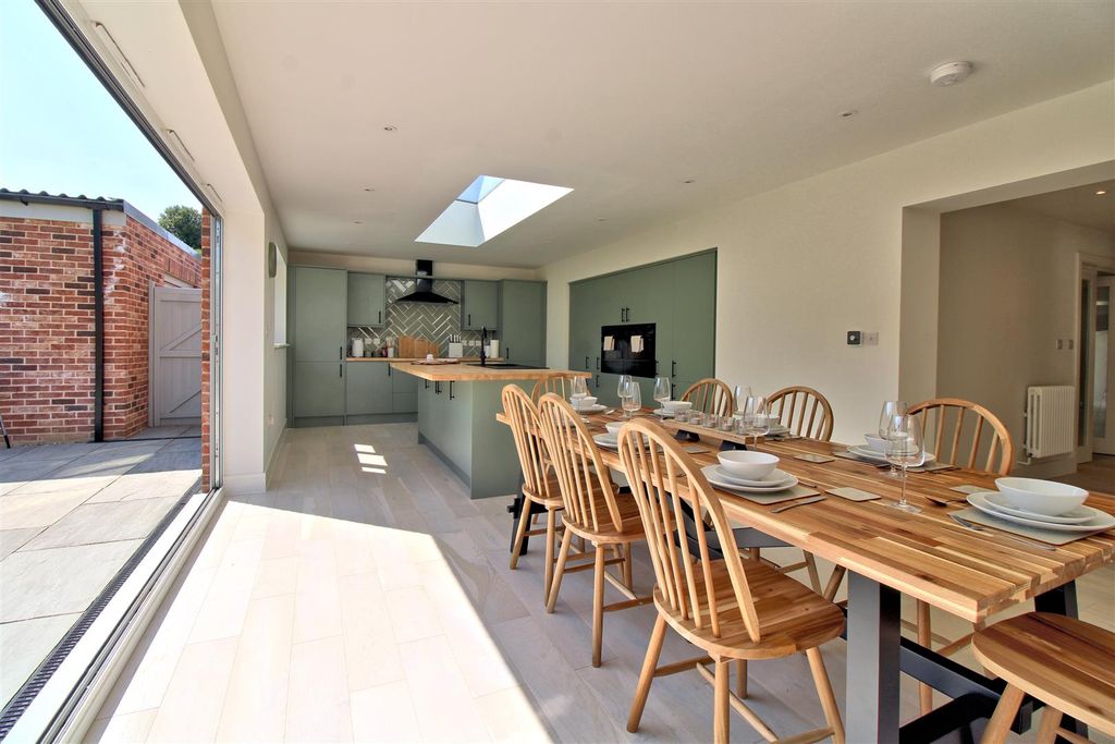 Property photo 3 of 45 Kitchen Diner