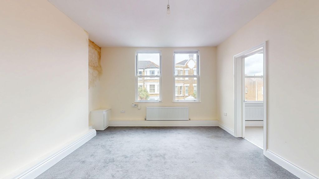 Property photo 2 of 11 Flat B, 1 Wyndham Crescent, Tufnell Park, London, N19 5Qj