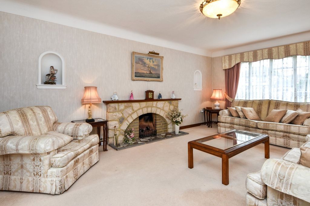 Property photo 3 of 40 Picture No. 06