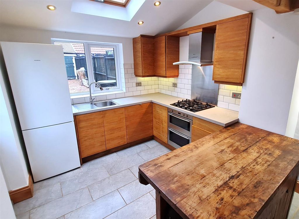 Property photo 2 of 16 Kitchen