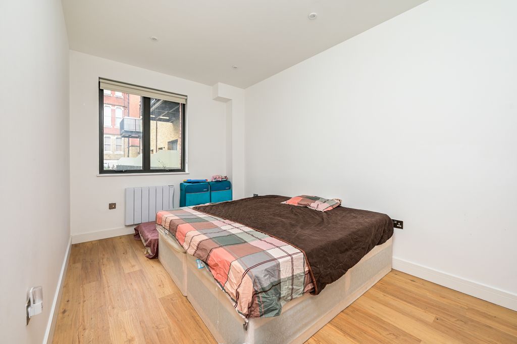 Property photo 2 of 5 Bedroom