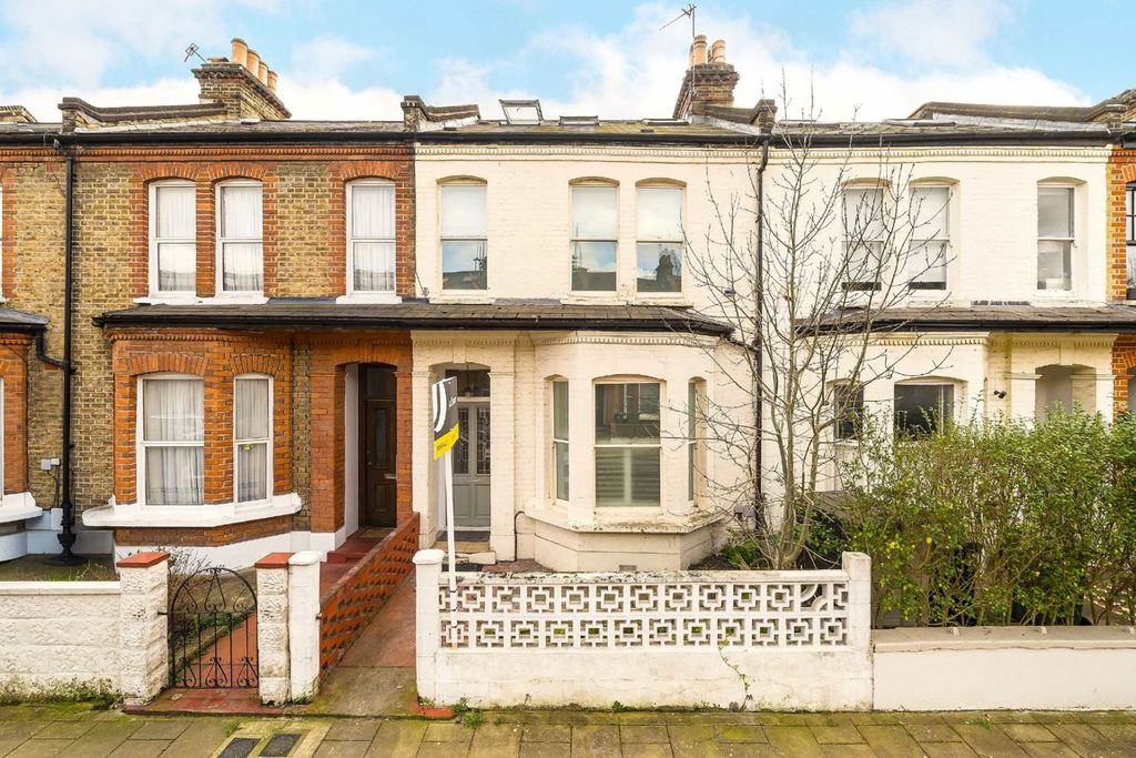 Property photo 2 of 8