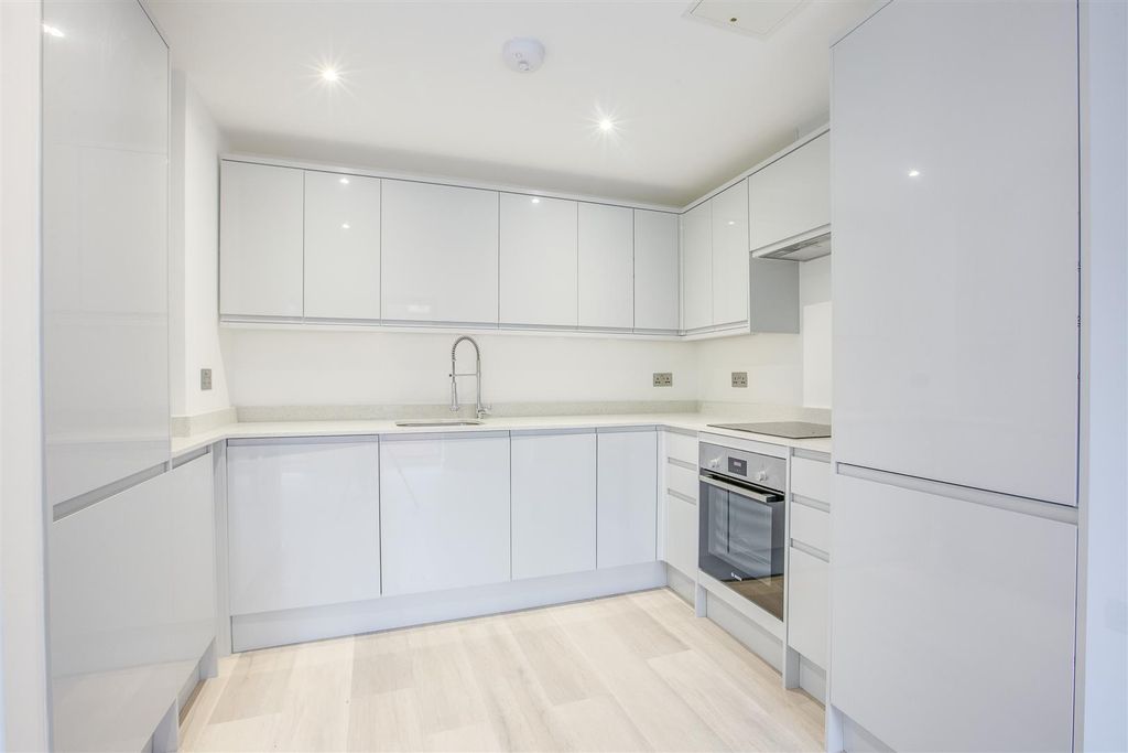 Property photo 3 of 8 Kitchen