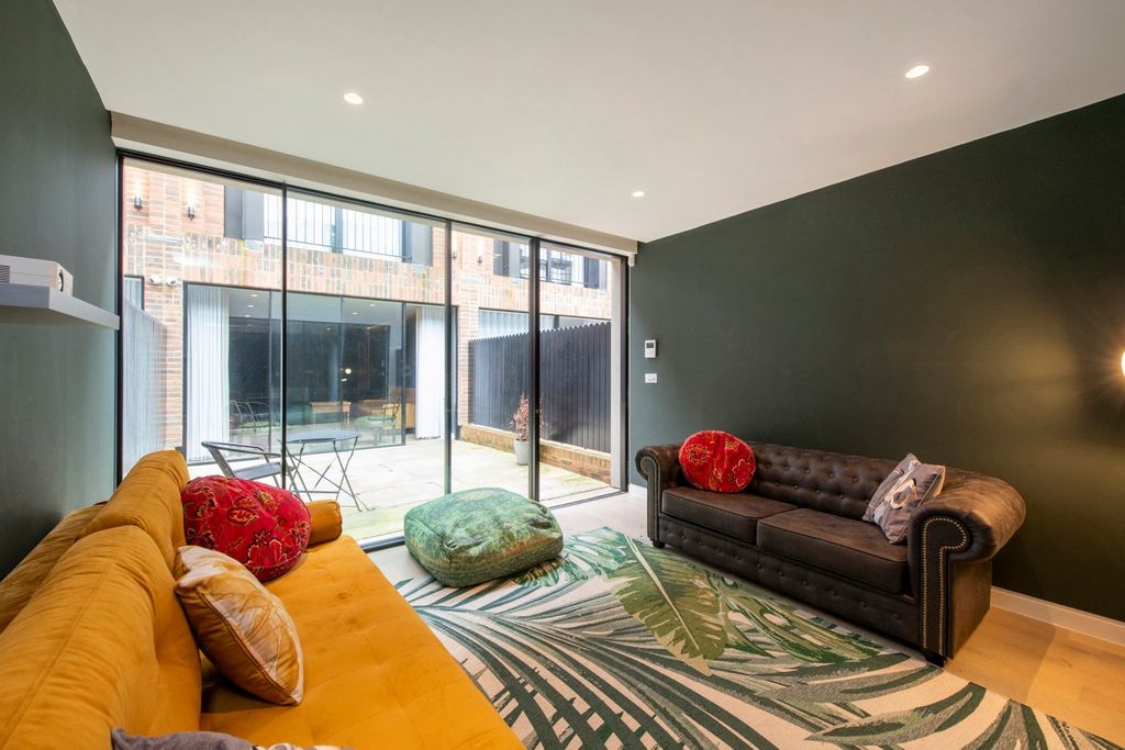 Property photo 3 of 17