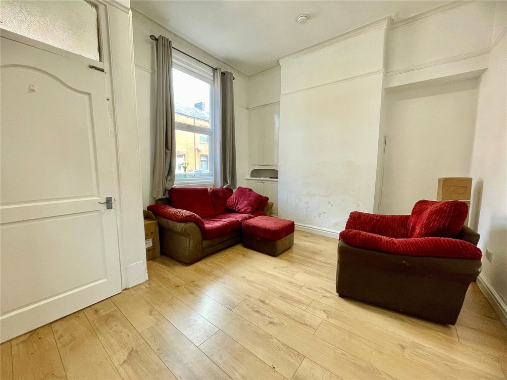 Property photo 2 of 10 Lounge
