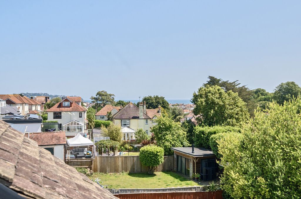 Property photo 1 of 20 1312913-11-6852Ac...