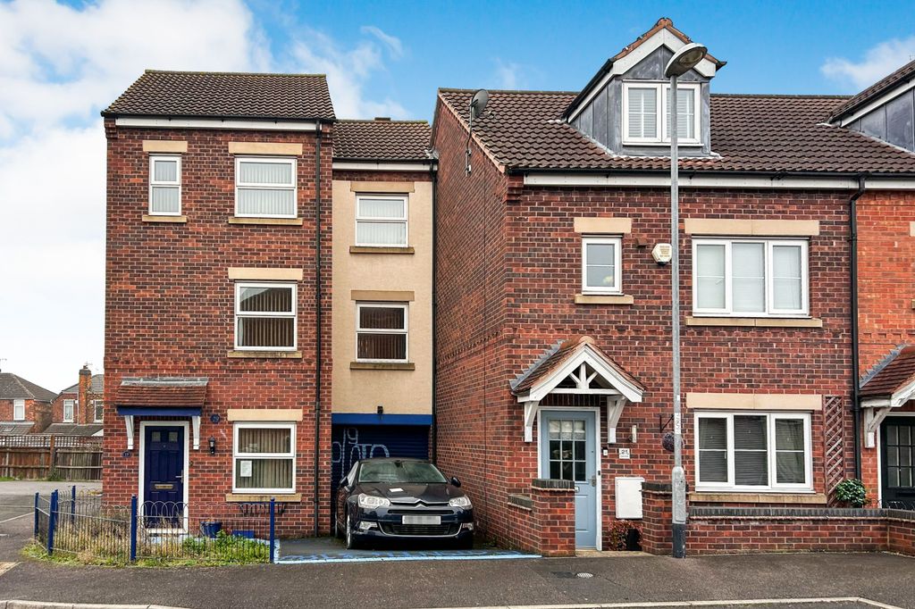Property photo 3 of 3 19 Pippin Close, Misterton Dn10 4DX