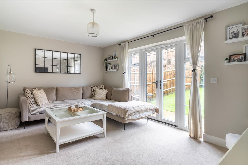 Property photo 2 of 18 6 Davey Drive-5.Jpg