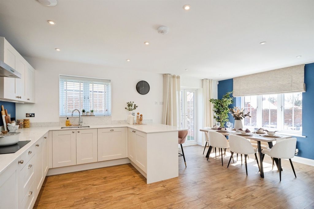 Property photo 3 of 23