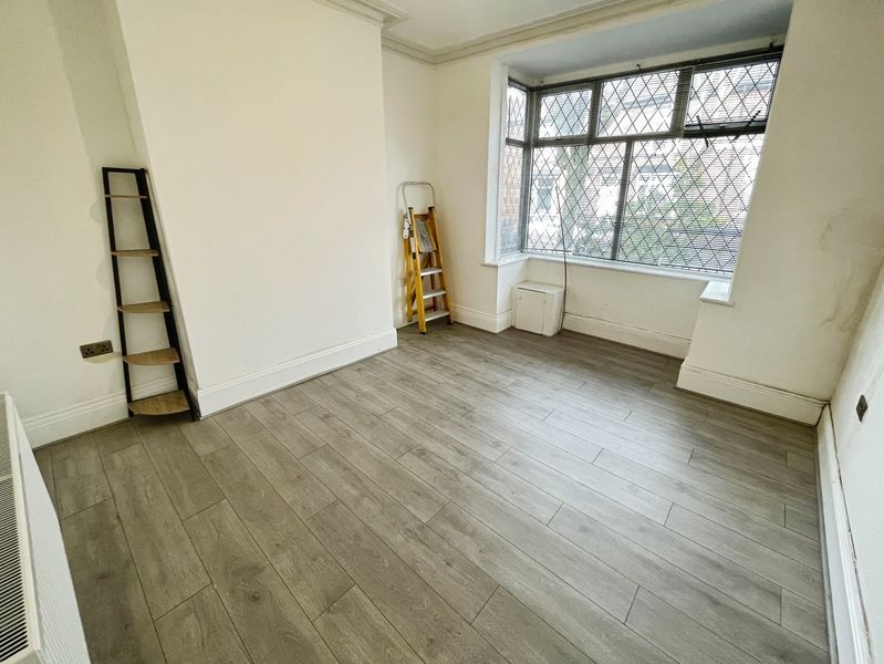 Property photo 2 of 11 Lounge