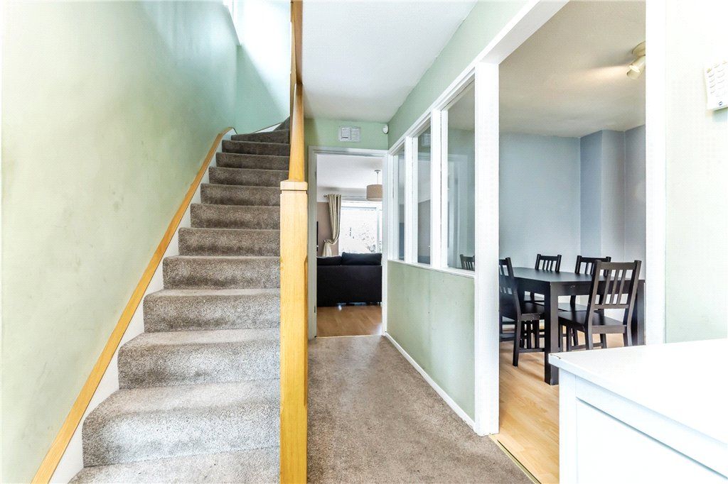 Property photo 2 of 11 Hallway