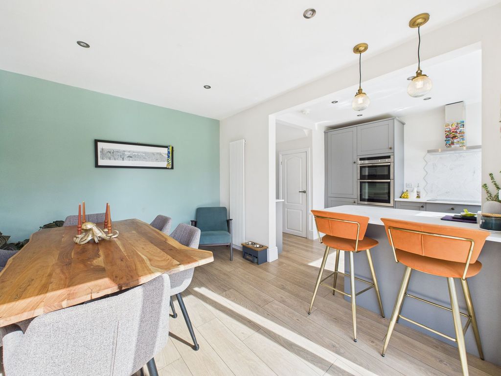 Property photo 3 of 18 Dining Kitchen