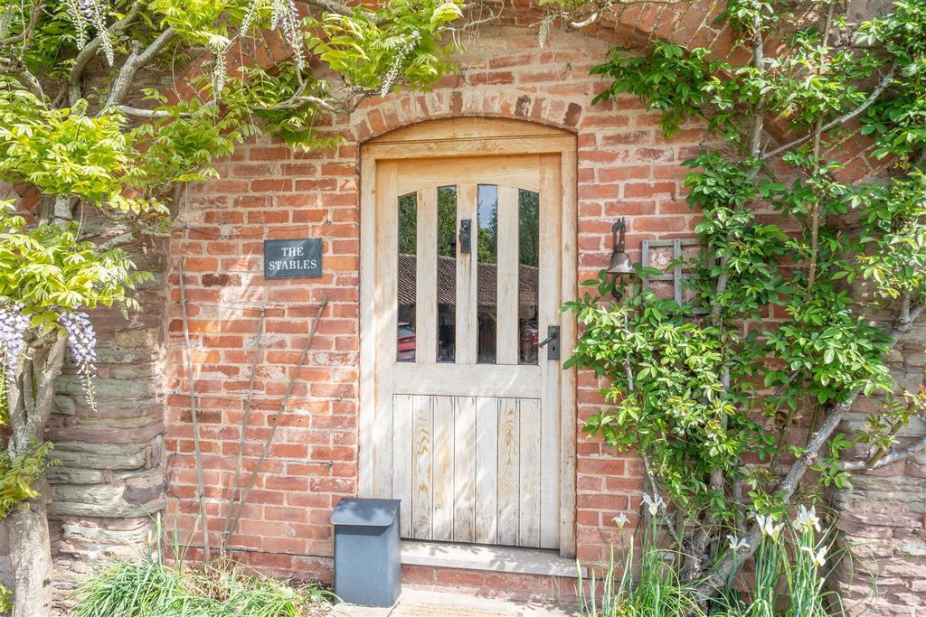 Property photo 2 of 39