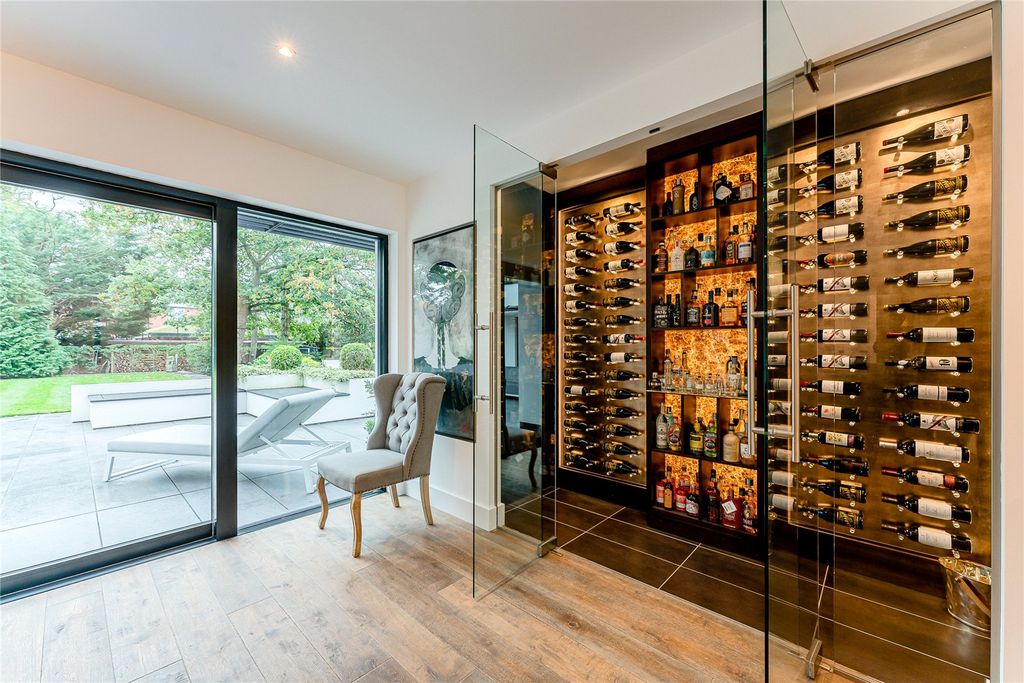 Property photo 3 of 22 Reception Area