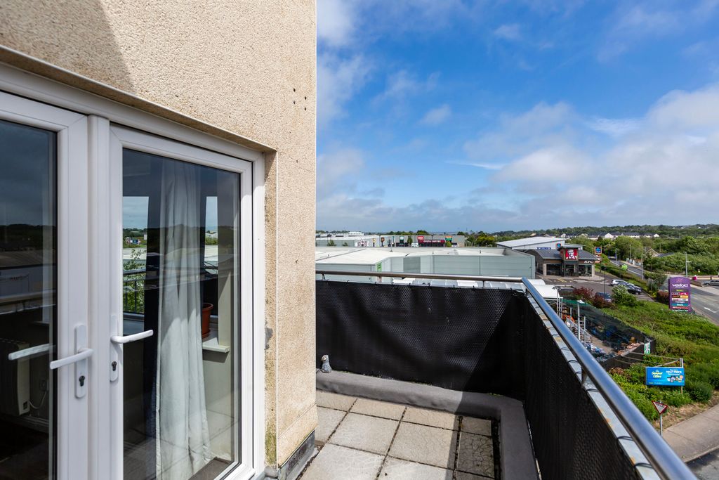 Property photo 2 of 27