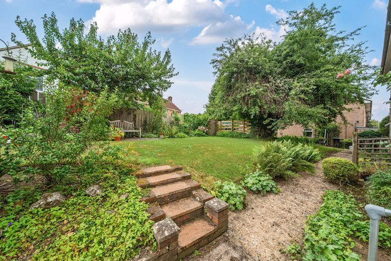 Property photo 2 of 11 Communal Gardens