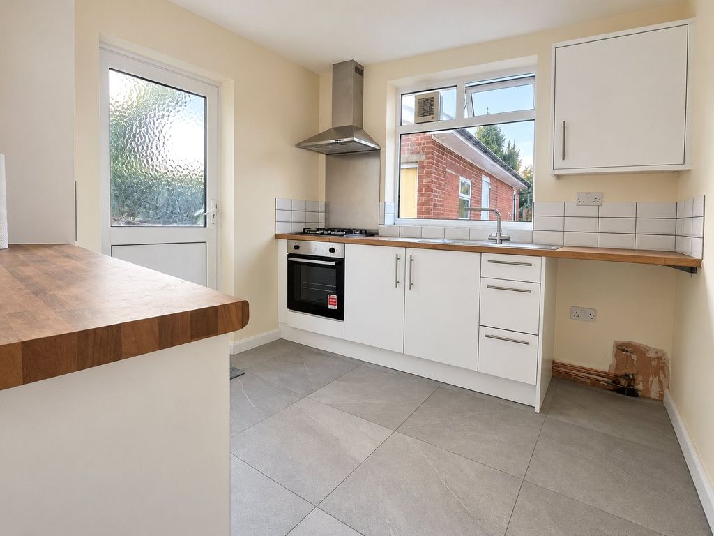 Property photo 3 of 9 Kitchen