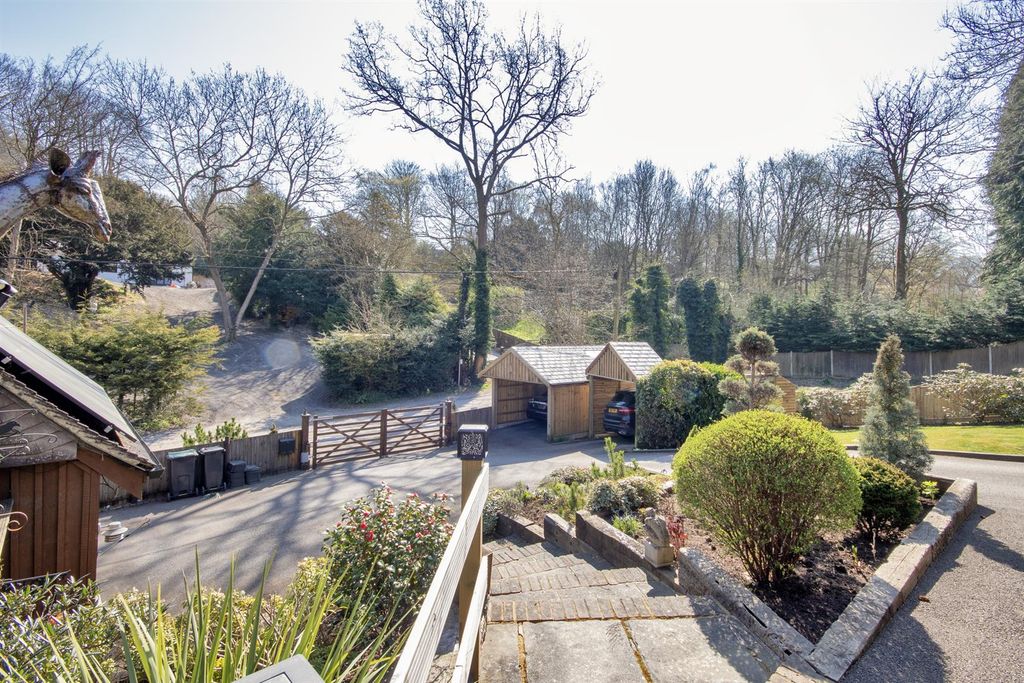 Property photo 3 of 26 2B Driveway.Jpg