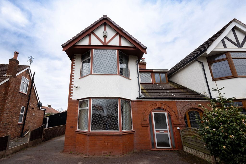 Property photo 2 of 31