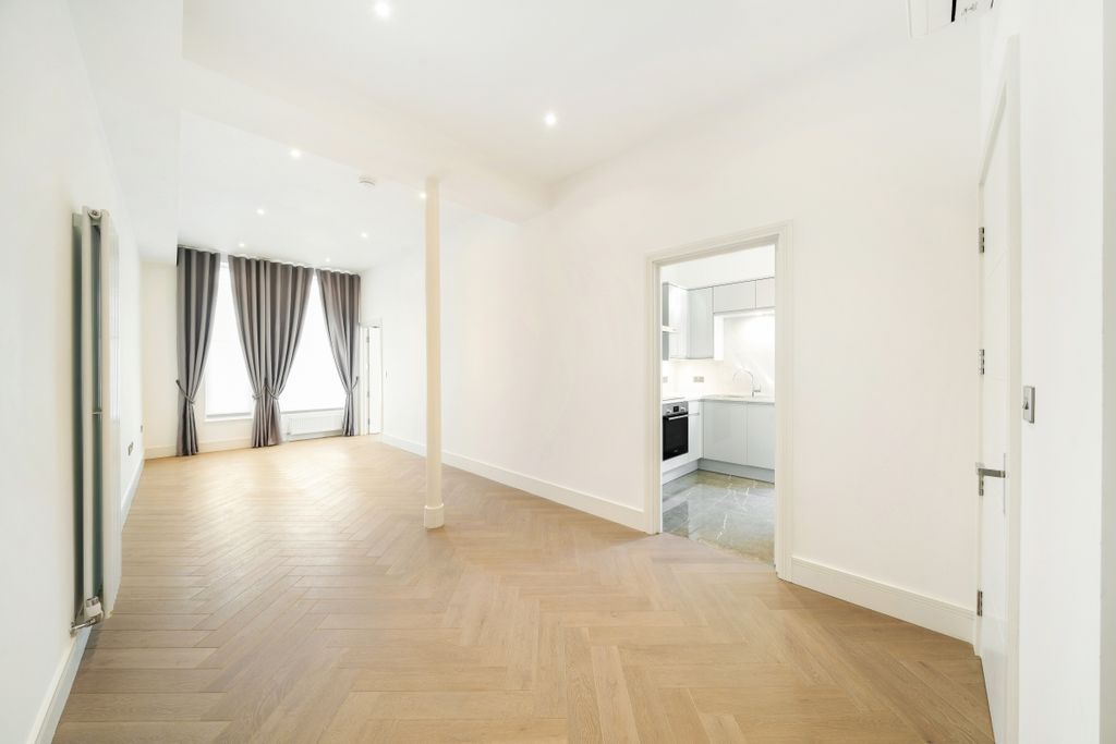 Property photo 1 of 8 Living Room 1