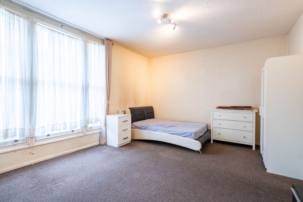 Property photo 2 of 6 4816323