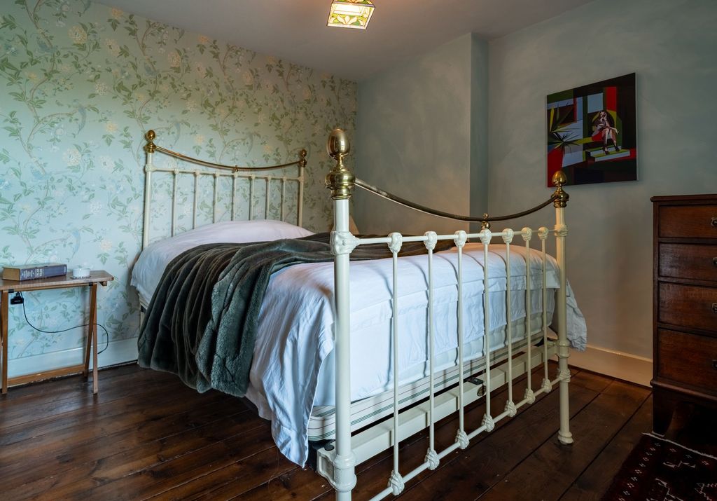 Property photo 3 of 36