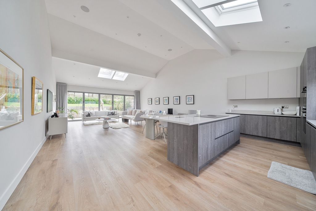 Property photo 2 of 18 1430141-10-69B807...