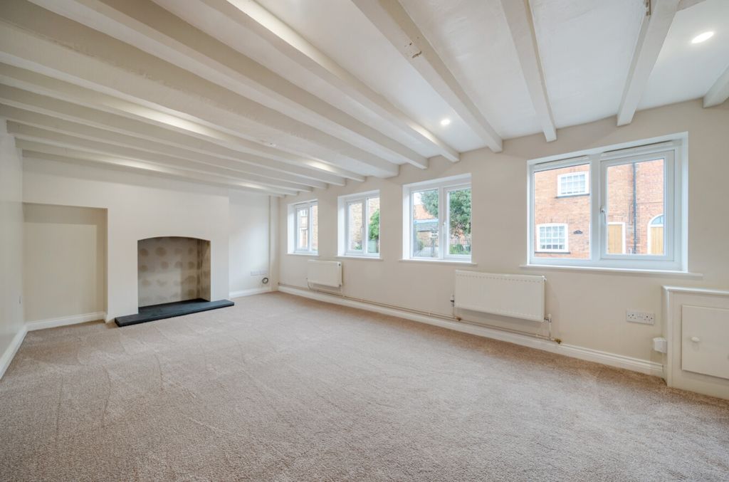 Property photo 3 of 23 1376063-15-6911cc5d4A580