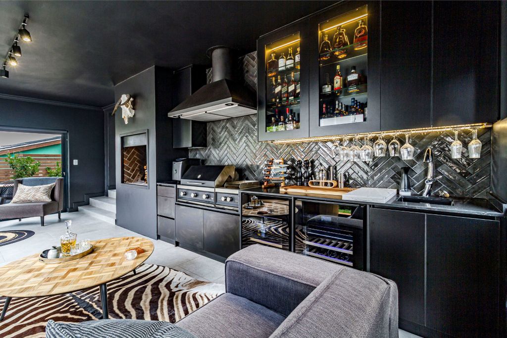 Property photo 2 of 80 Sw1731258