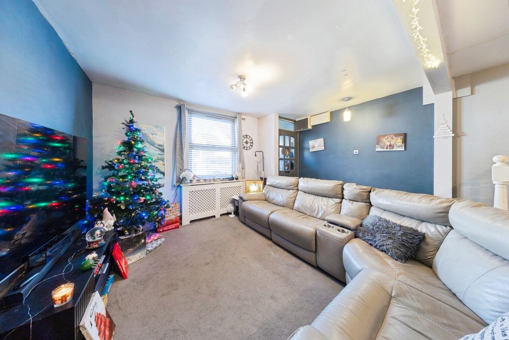 Property photo 3 of 13 Photo