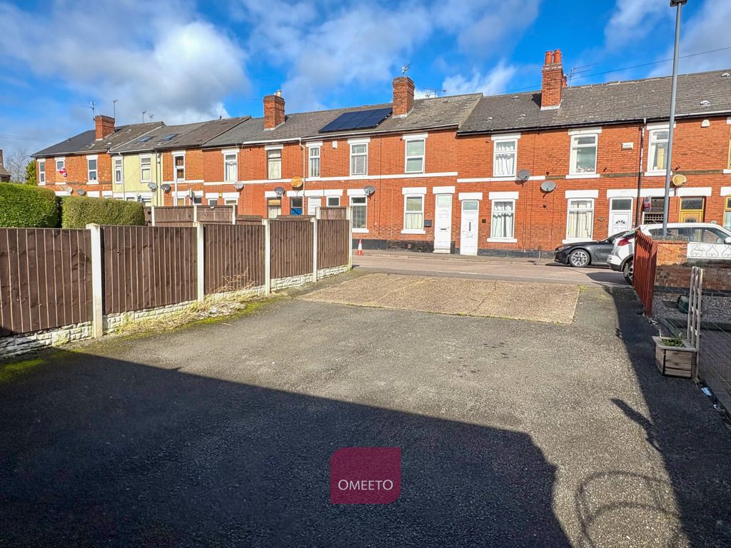 Property photo 3 of 4 Garage Driveway