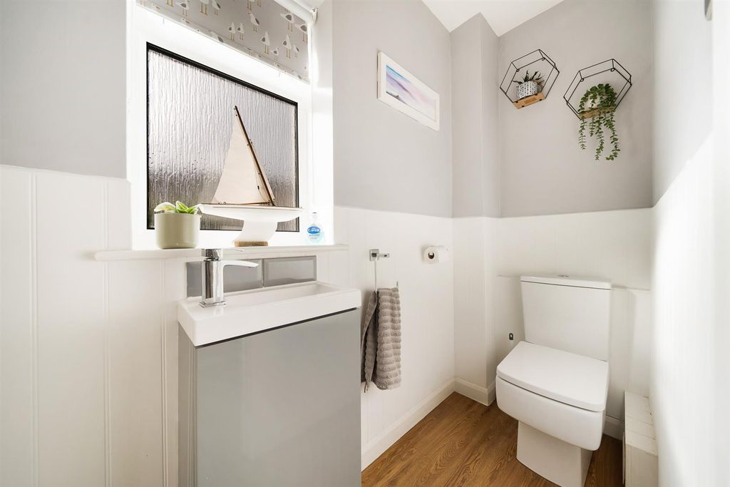 Property photo 3 of 21 WC.Jpg