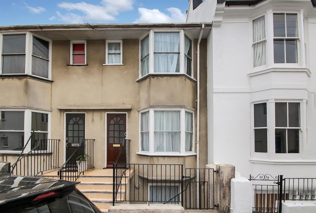 Property photo 1 of 10 Front