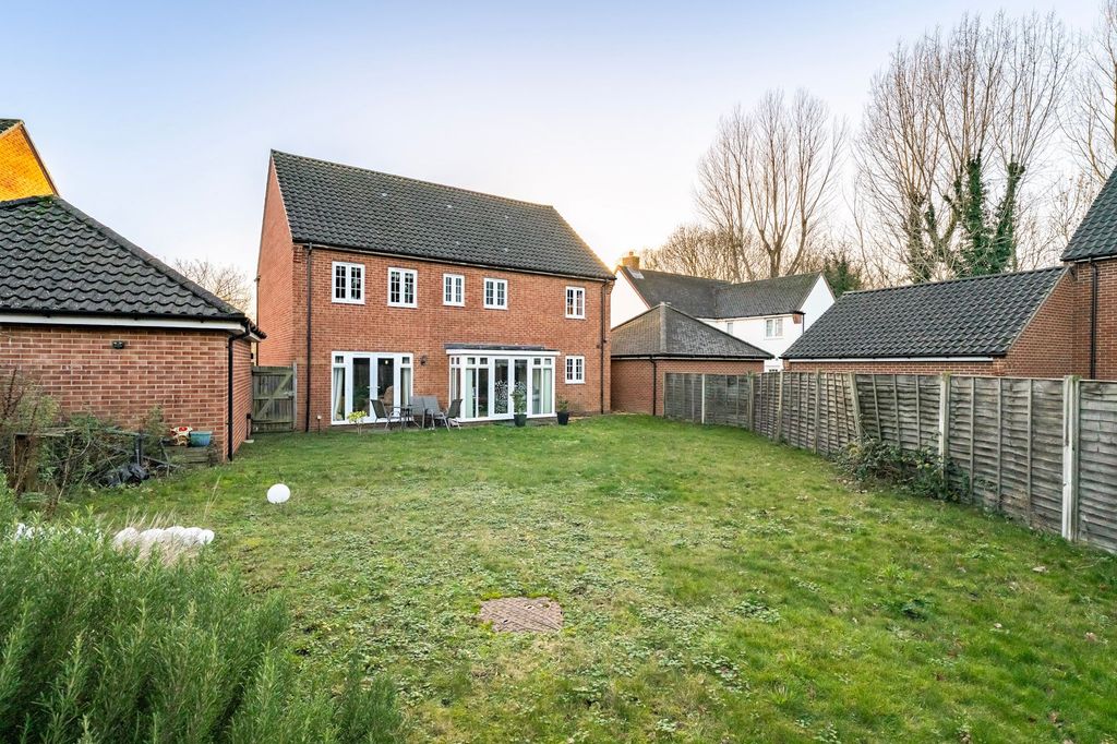 Property photo 2 of 25