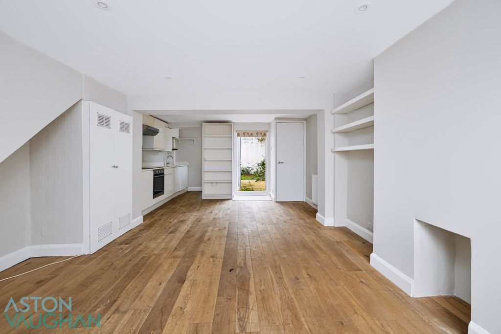 Property photo 2 of 11 5238741