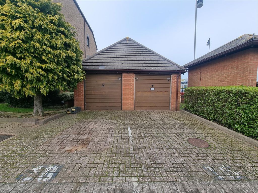 Property photo 3 of 8 Parking & Garage