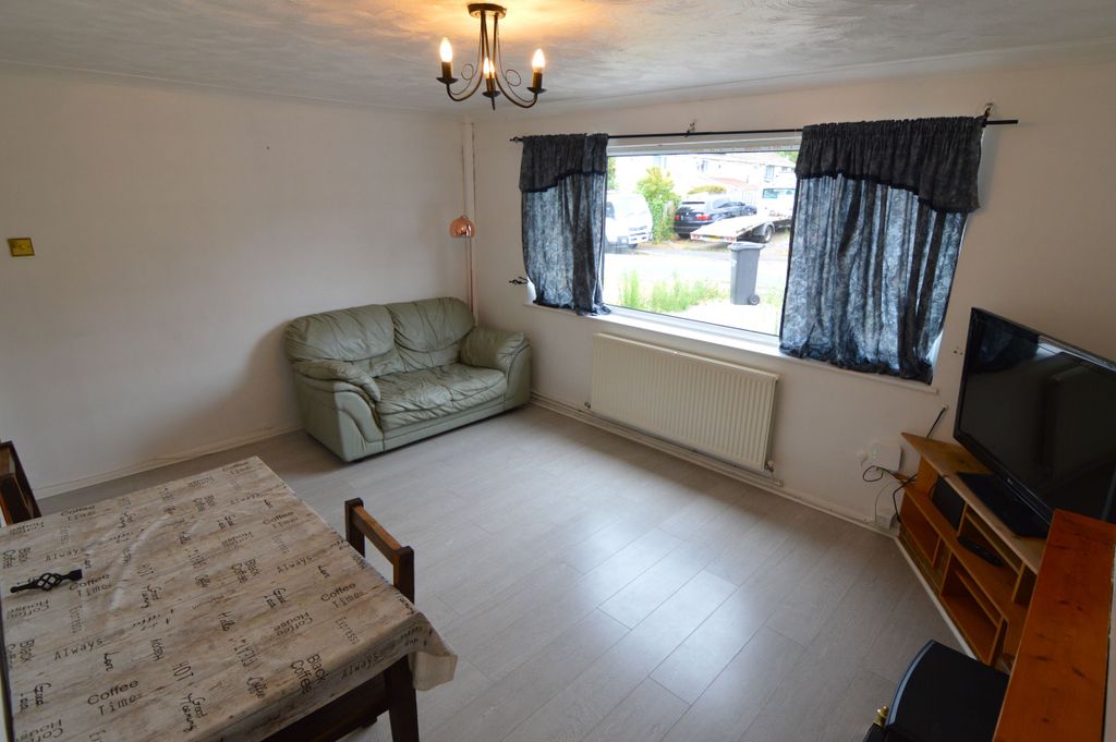 Property photo 2 of 11