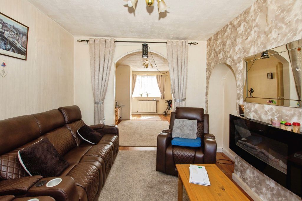 Property photo 3 of 18