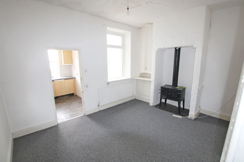 Property photo 3 of 8 3