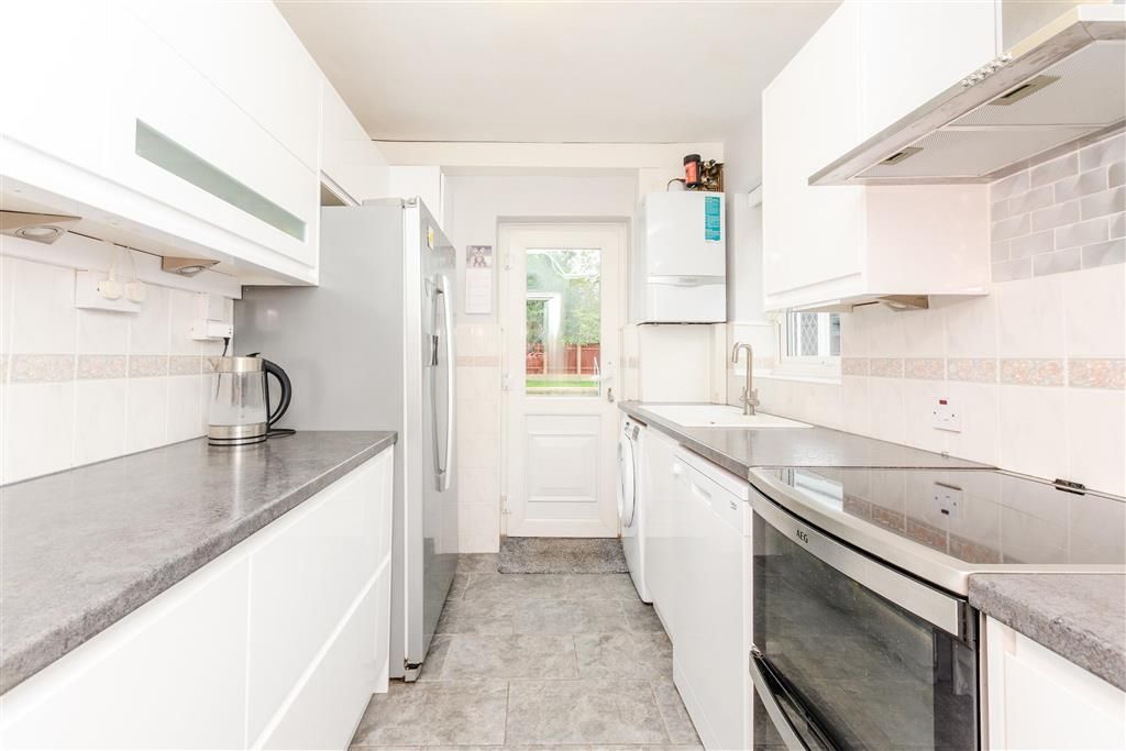 Property photo 3 of 9 Kitchen