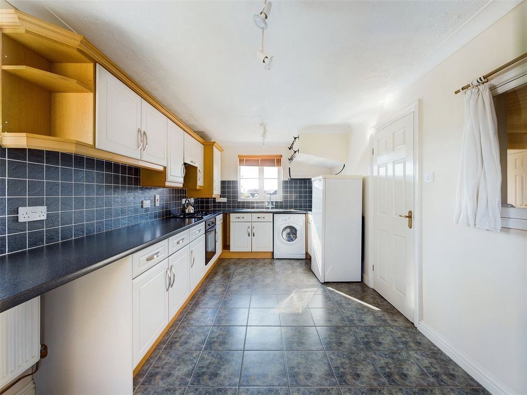 Property photo 2 of 11 Kitchen