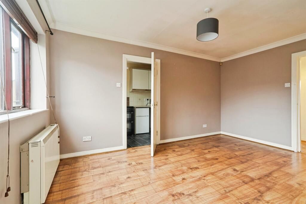 Property photo 3 of 11 Image
