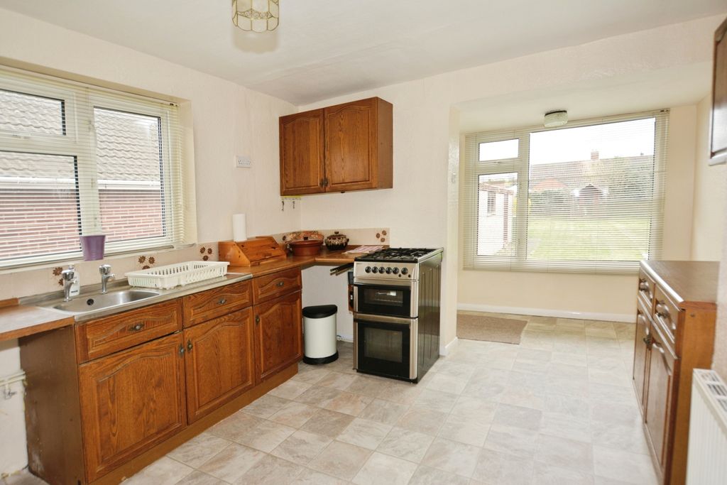 Property photo 2 of 12 Kitchen (2)